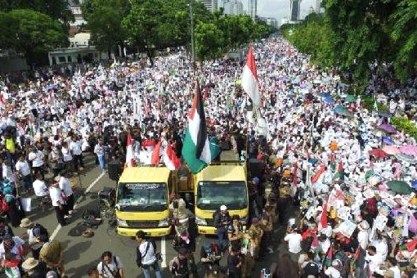 Endonezya’da on binler Kudüs için meydanlarda Endonezya’da on binler Kudüs için meydanlarda